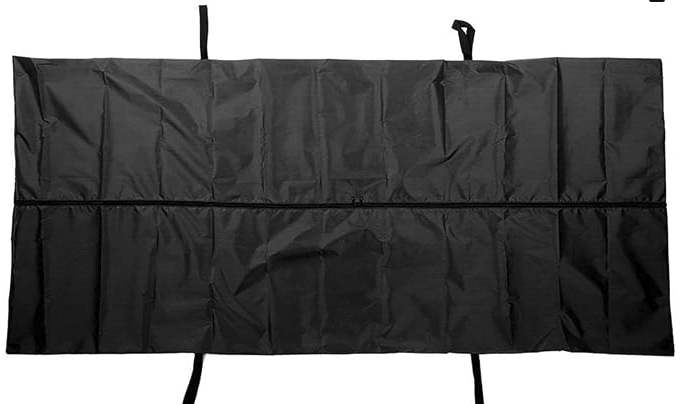 Bolsa para cadaver, elaborada en PVC de 96x220 cm, en material totalmente plastificado en calibre 10. Doble carro de cierre, tapa antiescurrimiento, termofusionada en capas. Color negro
